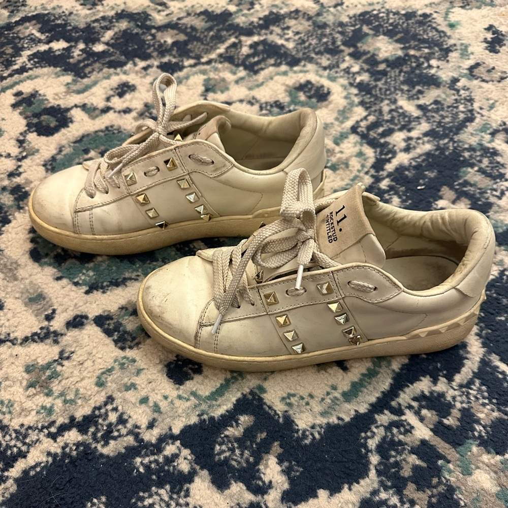 Valentino Garavani Rockstud Sneakers! - Picture 2 of 8